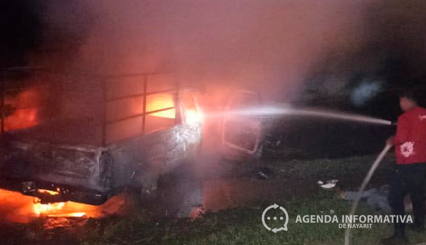 Muere motociclista en accidente e incendio en carretera de Santiago Ixcuintla