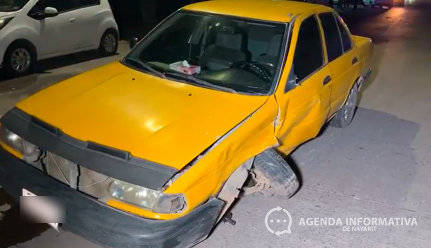 Conductor invade carril y provoca choque en la colonia Los Llanitos
