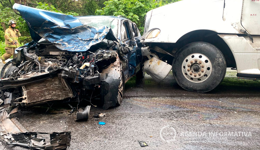 Fuerte choque múltiple en la autopista Tepic–Mazatlán deja cinco lesionados