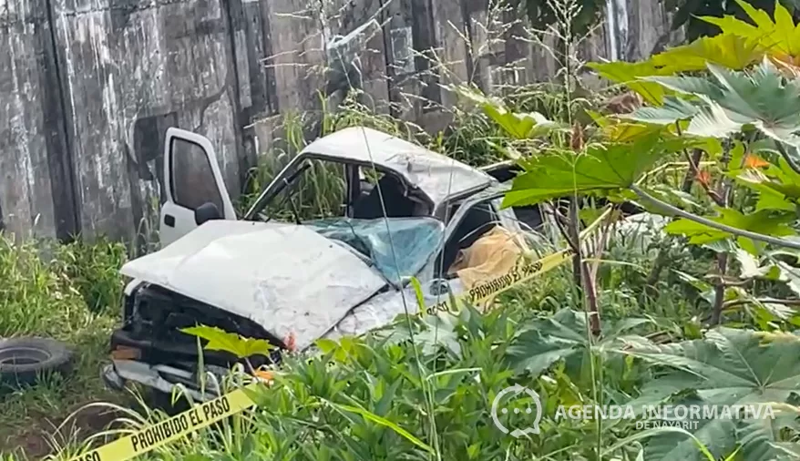 Muere conductor tras caer con su camioneta a un zanjón en el libramiento de Tepic