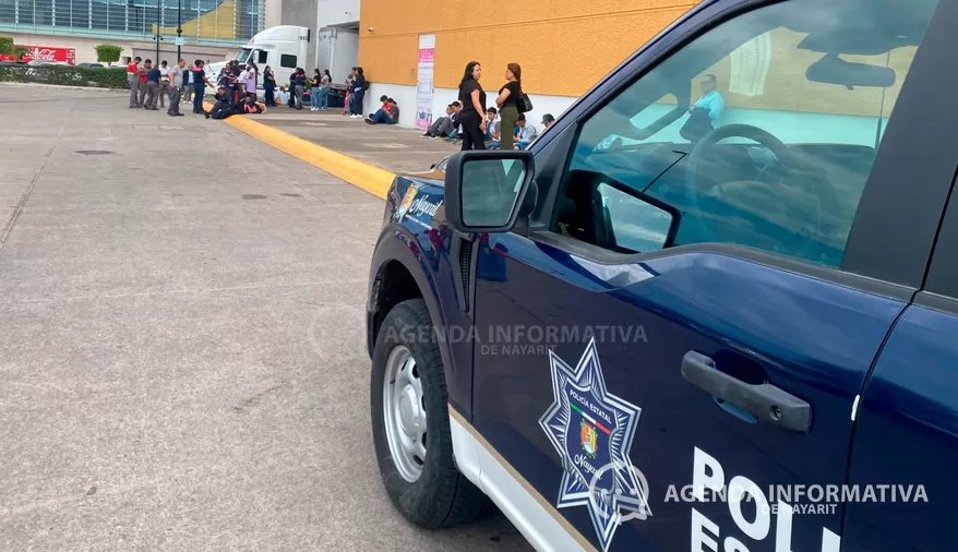 Roban negocio al interior de Plaza Forum en Tepic; presunto responsable escapó