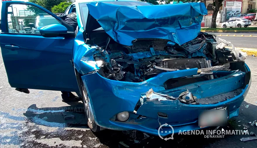 Video: Choca automóvil contra camión en la colonia El Rodeo