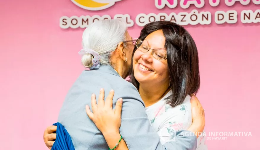 Pelucas que devuelven sonrisas a mujeres que luchan contra el cáncer