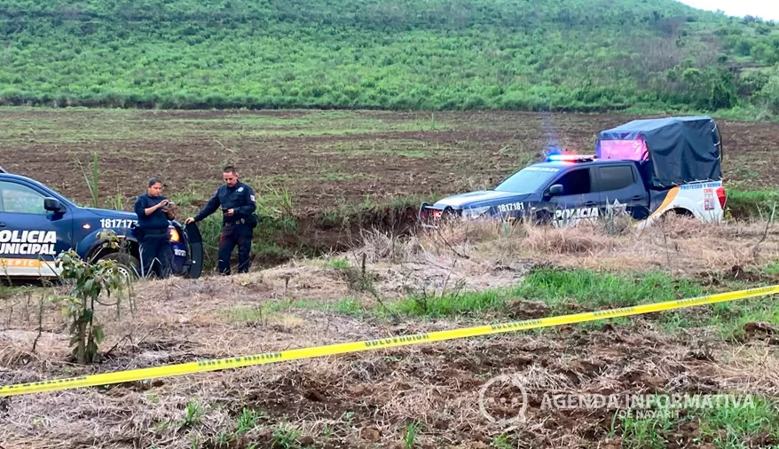 Localizan dos cuerpos en fosa clandestina en predio de Tepic
