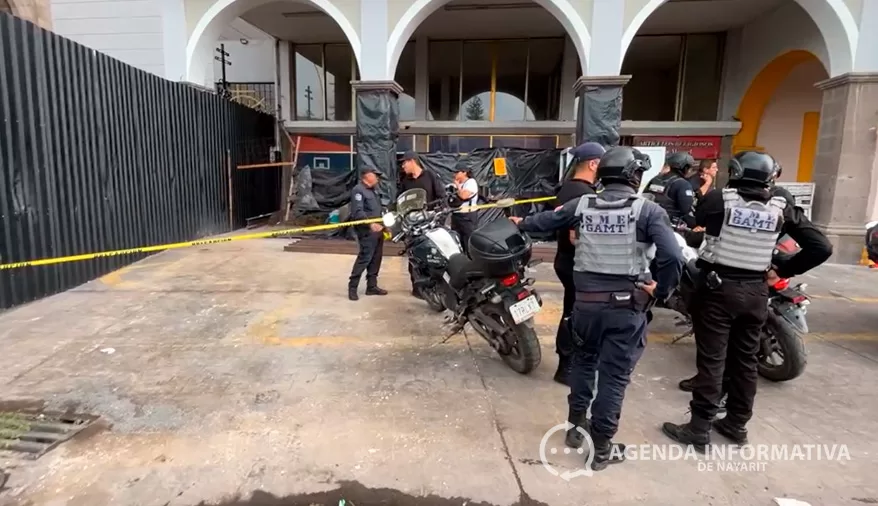 Trabajador fallece tras ser aplastado por barda en el Centro de Tepic