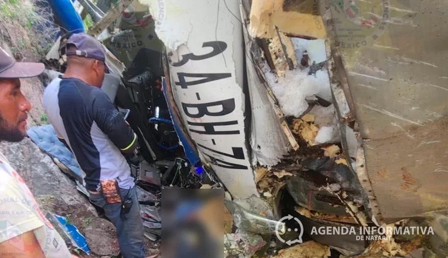 Accidente en carretera a la Presa El Cajón deja dos muertso y varios heridos en Santa María del Oro