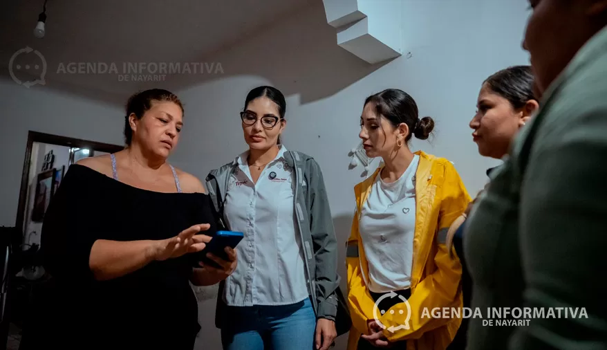 Alcaldesa de Tepic recorre la colonia 20 de Noviembre tras afectaciones por tormenta