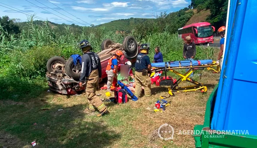 Fuerte accidente en la autopista Tepic–Mazatlán deja tres personas lesionadas