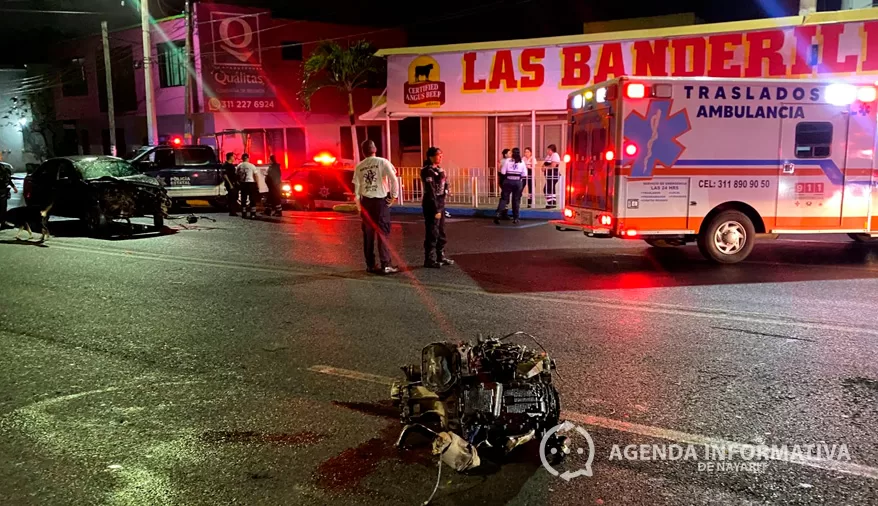 Invade carril y provoca fuerte choque en avenida Insurgentes de Tepic