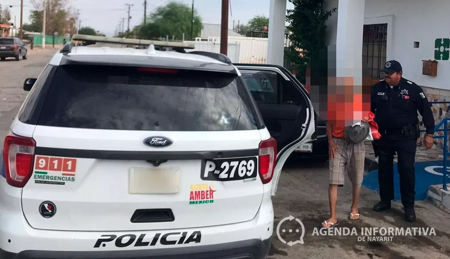 Reúnen a adulto mayor deambulando en Mexicali con su familia en Nayarit
