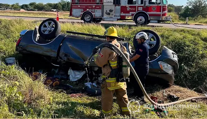 Muere una persona y cuatro resultan heridas tras volcadura en la autopista Mazatlán–Tepic