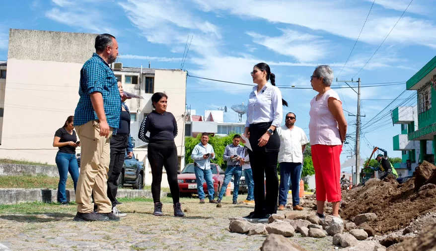Supervisa Geraldine Ponce rehabilitación del sistema de agua en tres calles de Tepic