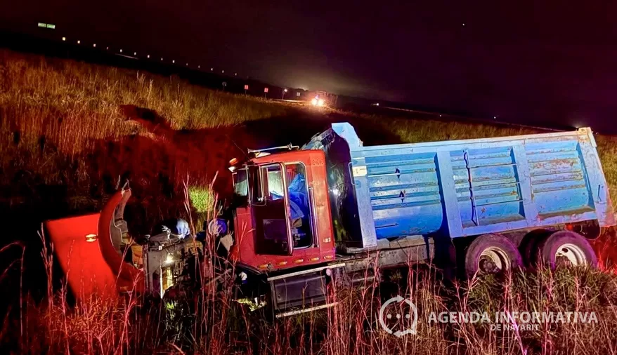 Hallan a Conductor sin Vida Dentro de Camión Torton en Cruce Tepic–Compostela