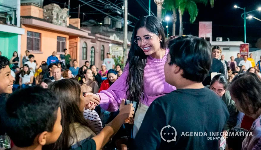 Celebra Geraldine Ponce posada navideña en Infonavit El Tecolote