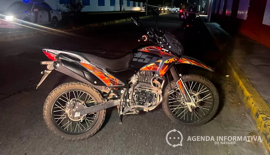 Chocan Motociclistas en Tepic: Presunto Semáforo Ignorado Deja Dos Lesionados