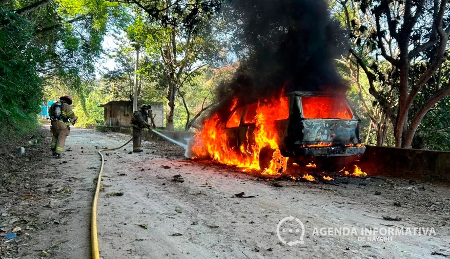 Se incendia camioneta en El Pichón; deja solo daños materiales