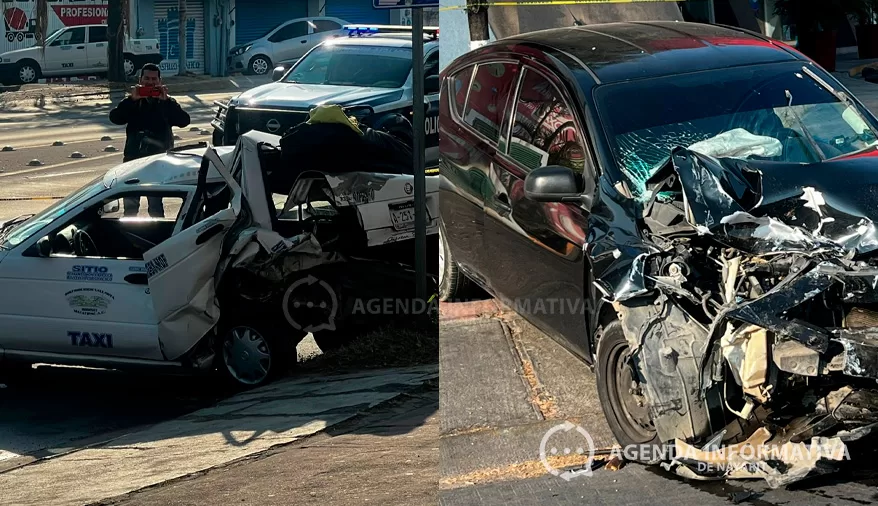 Destrozan dos vehículos tras fuerte choque en el bulevar Tepic–Xalisco