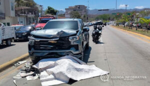 Muere motociclista tras brutal accidente en la carretera Federal 200 en Bucerías