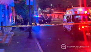 Hombre muere atropellado en el Centro de Tepic; conductor de taxi se da a la fuga